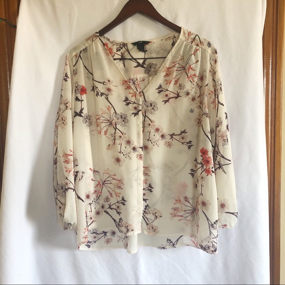 H&M Tops - H&M Floral blouse